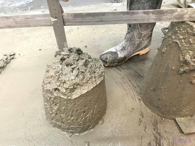 （a）基準配合比混凝土坍落度80mm